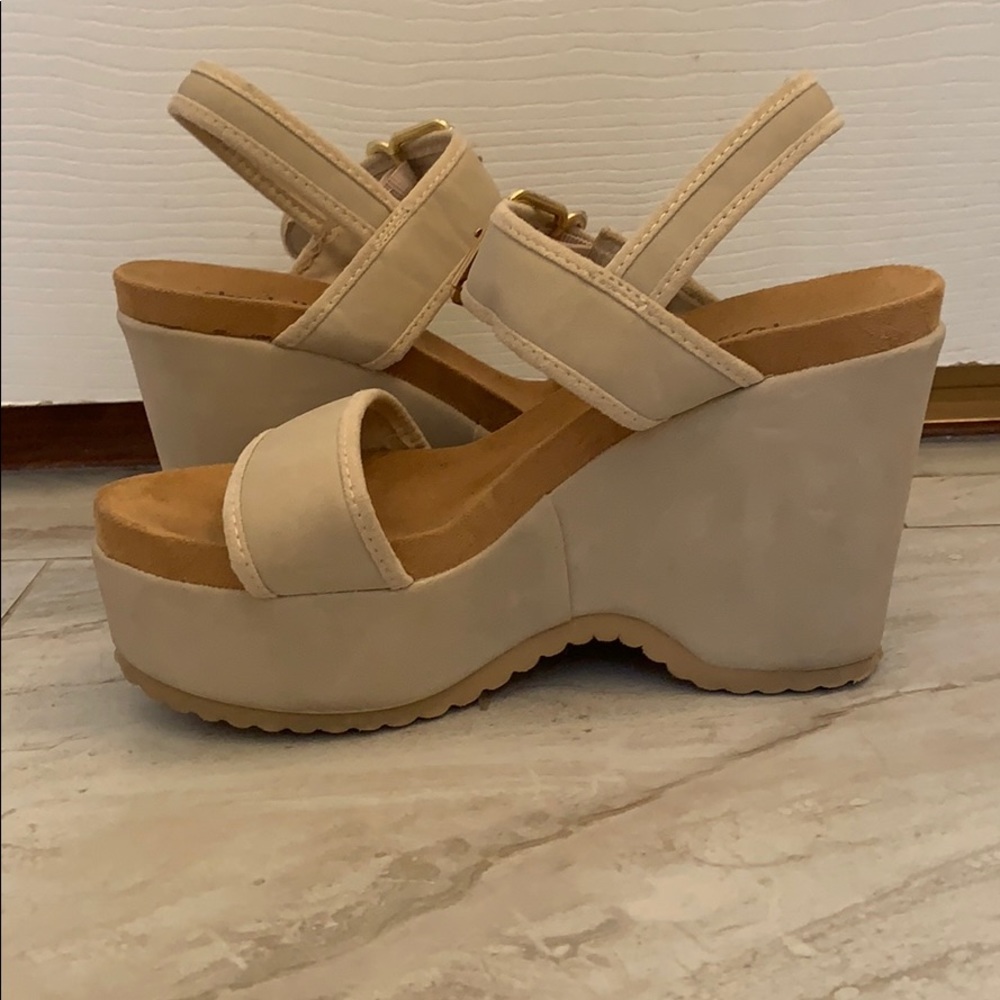 👡Cool Tan Wedges 👡
